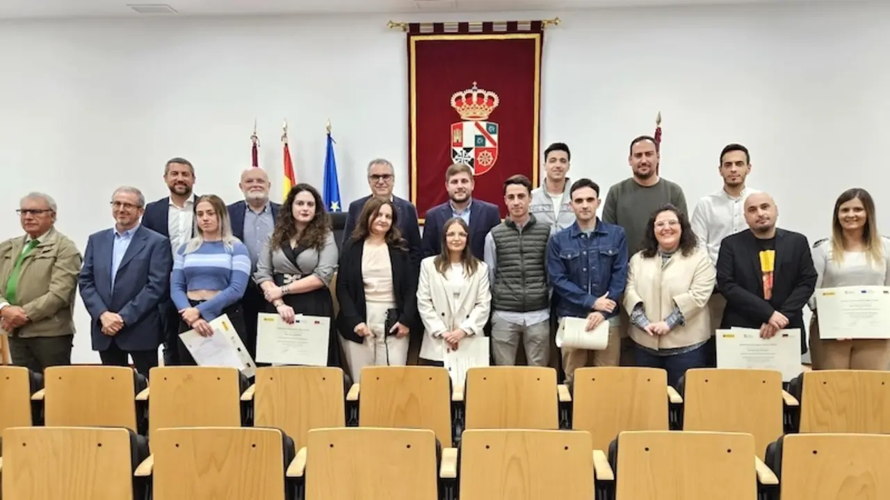 El consejero de Fomento, Nacho Hernando, ha clausurado la segunda edición del Curso Universitario de Formación Avanzada en Gestión Digital de Logística y Transporte
