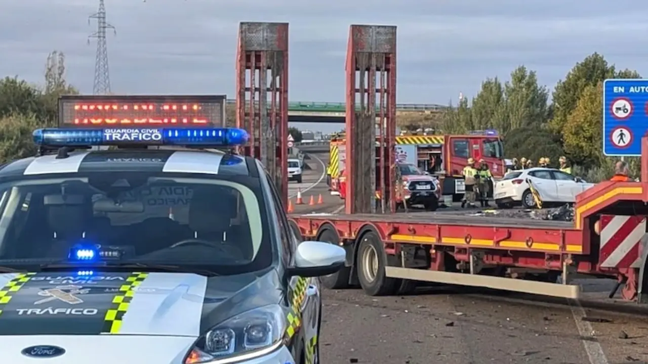 accidente de tráfico, choque, colisión, salida de vía, camión