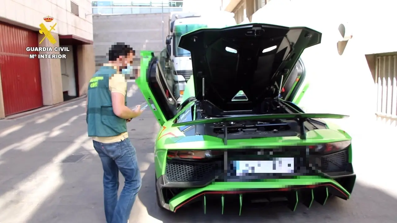 La Guardia Civil recupera 98 coches de alta gama robados y detiene a 66 personas