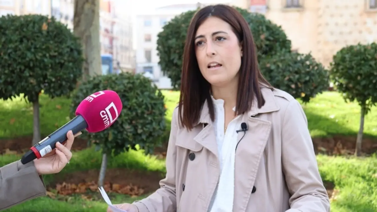 La viceportavoz regional del PP de Castilla-La Mancha y senadora, María Patricio, atendiendo a los medios de comunicación este domingo