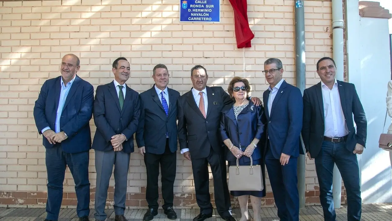 El presidente de Castilla-La Mancha, Emiliano García-Page, ha asistido en Motilla del Palancar (Cuenca) al homenaje a Herminio Navalón