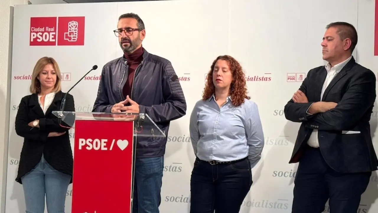 El secretario de Organización del PSOE de Castilla-La Mancha y diputado nacional, Sergio Gutiérrez, durante la rueda de prensa