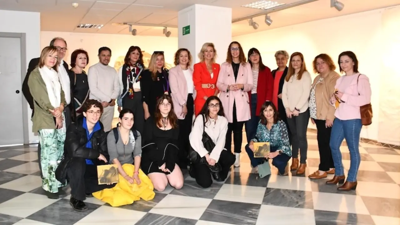 La consejera de Igualdad de Castilla-La Mancha, Sara Simón, ha inaugurado en Cuenca la exposición 'Mujeres en el Arte'