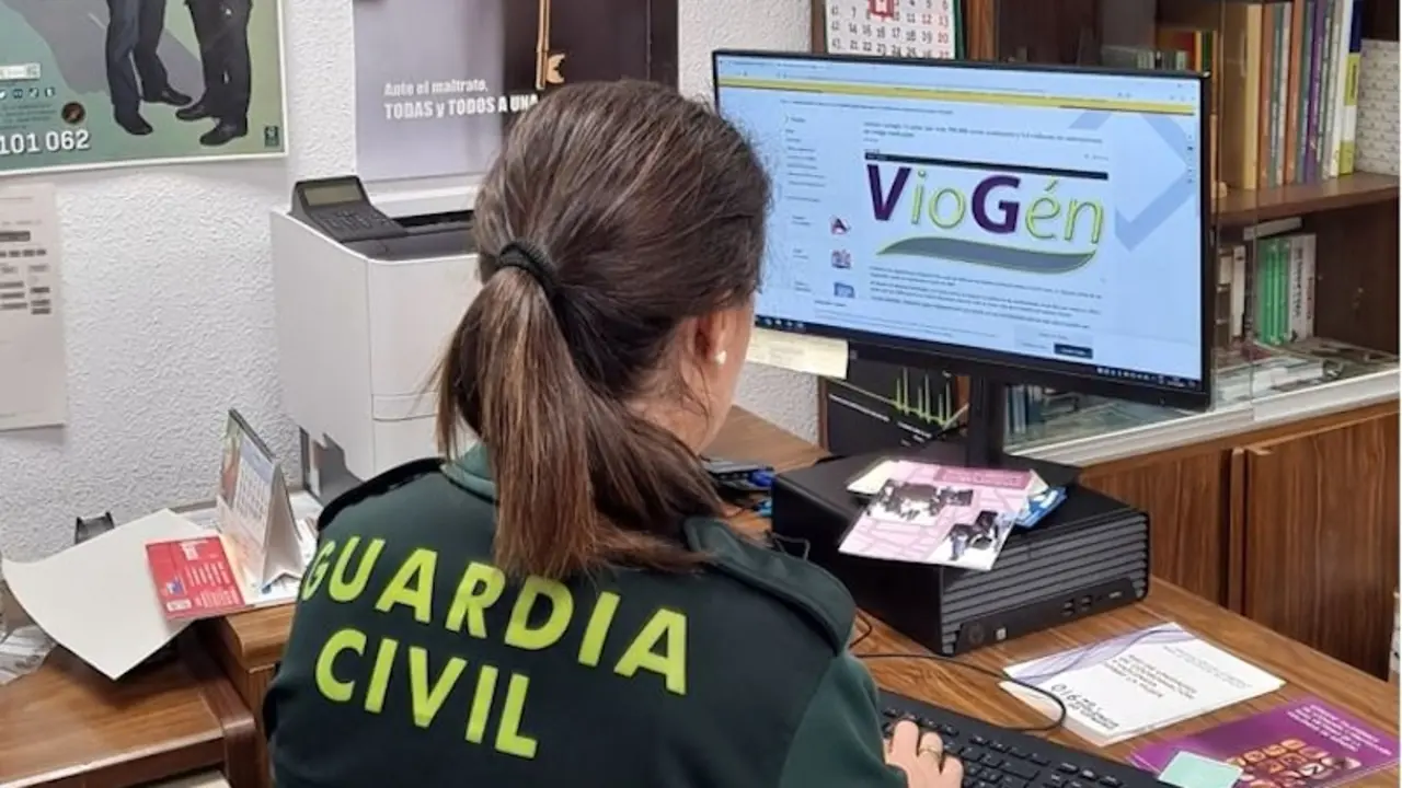 Detenido por retener, golpear y dejar sin comer a su pareja dentro de una vivienda