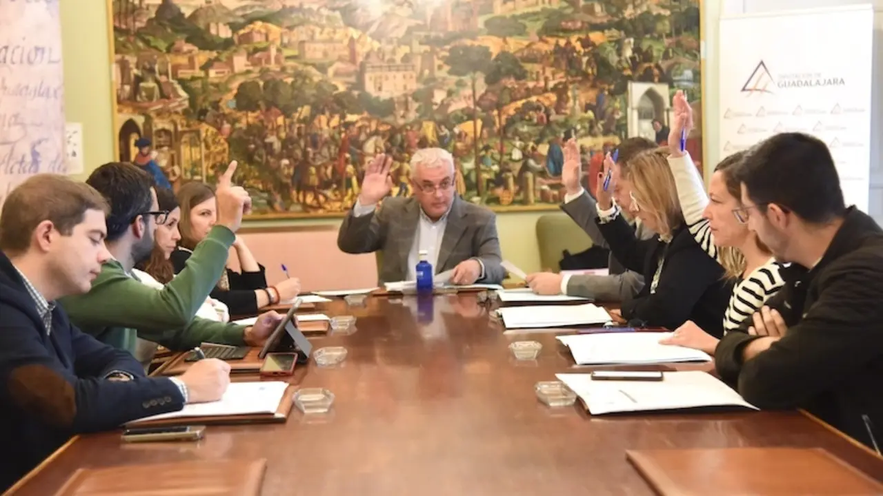 En la imagen un instante de la reunión de la Junta de Gobierno de la Diputación de Guadalajara