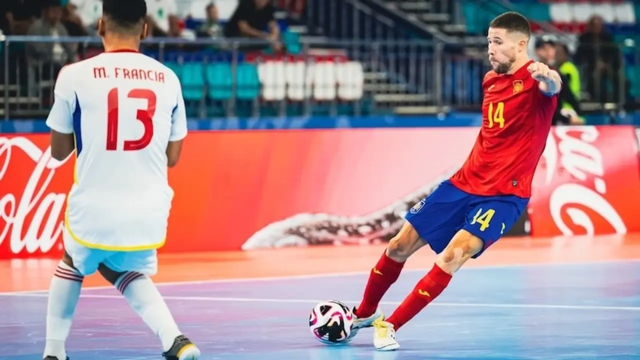 Raúl Campos, capitán de la selección, se retira con 136 partidos y 93 goles