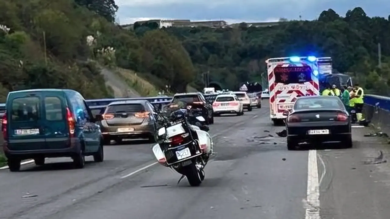 Muere un hombre arrollado por un camión cuando iba a señalizar una avería