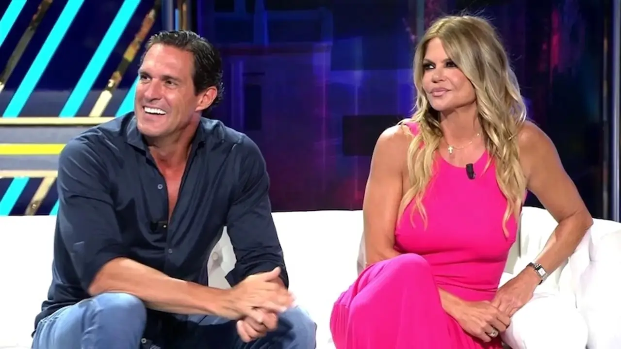 En la imagen de archivo Makoke junto a su novio Gonzalo en el programa 'De viernes' de Telecinco