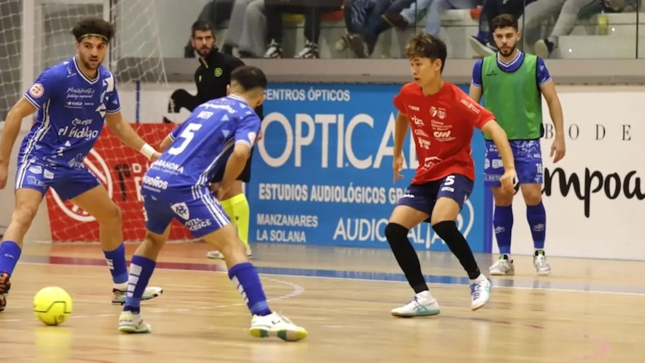 El Quesos El Hidalgo Manzanares consigue su primera victoria ante Osasuna (5-4)
