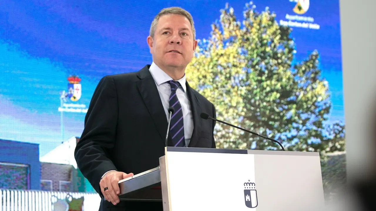 El presidente de Castilla-La Mancha, Emiliano García-Page, ha inaugurado en San Carlos del Valle (Ciudad Real), la nueva Escuela Infantil 'Valle de Colores'