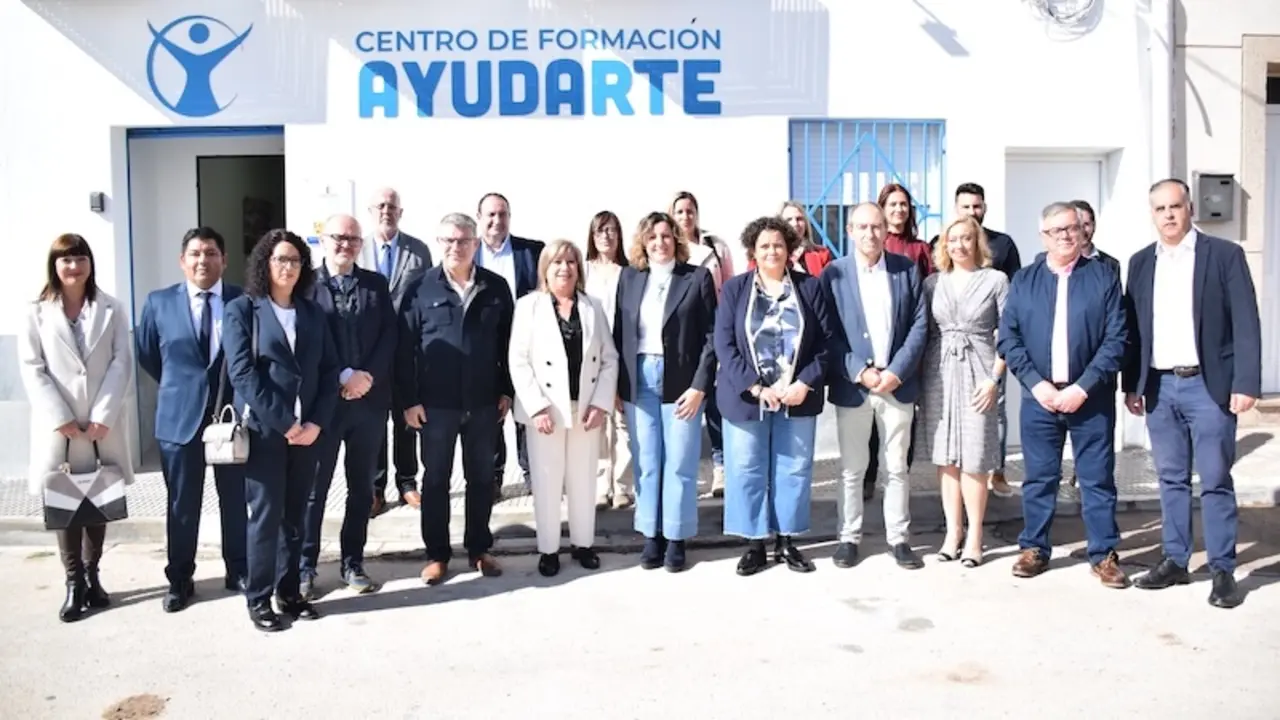 La consejera de Economía, Empresas y Empleo, Patricia Franco, ha inaugurado las instalaciones del Centro de Formación Ayudarte en Agramón, pedanía de Hellín (Albacete)