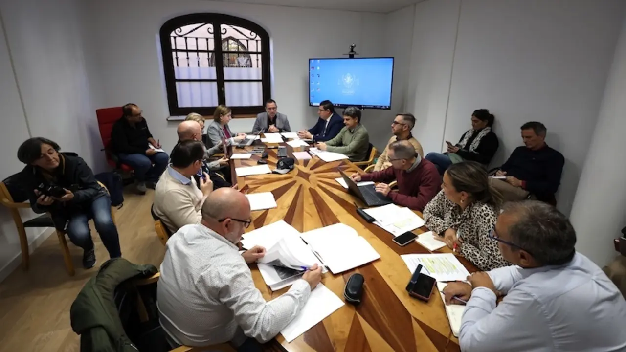En la imagen un instante de la reuniones de las Comisiones de de Seguridad, Transportes e Interior y de Hacienda del Ayuntamiento de Toledo