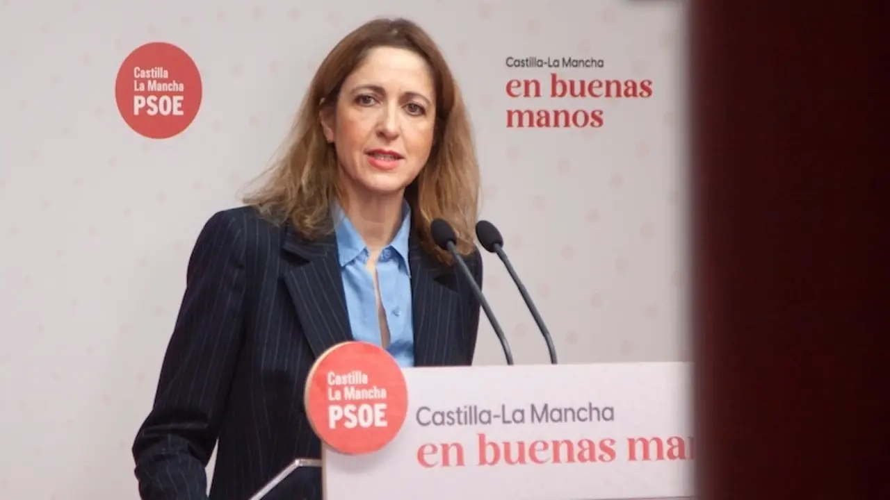La vicesecretaria general del PSOE de Castilla-La Mancha y eurodiputada, Cristina Maestre, durante la rueda de prensa que ha ofrecido en la sede de los socialistas en Toledo