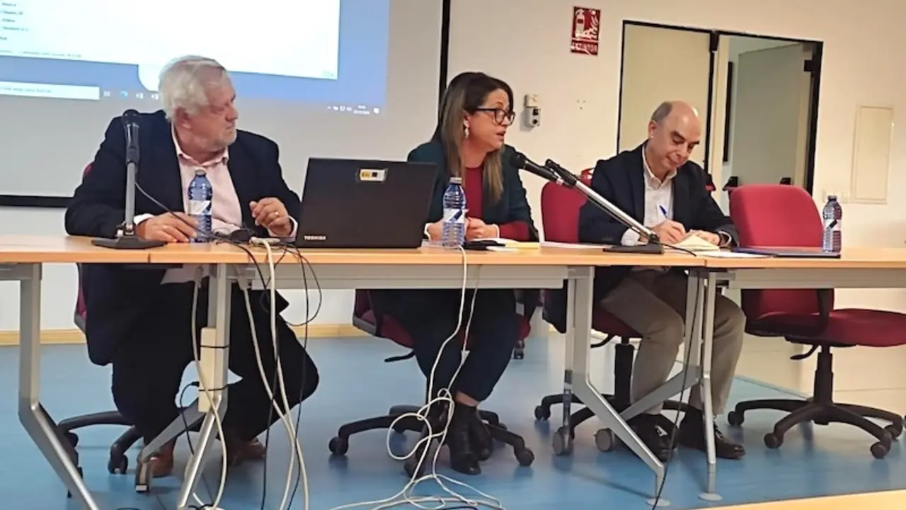 La viceconsejera de Política Agraria Común y Políticas Agroambientales, Gracia Canales Duque, en la inauguración de la Jornada ‘Riesgos y beneficios de la agricultura de carbono en cultivos leñosos’ organizada por el IRIAF en Tomellos
