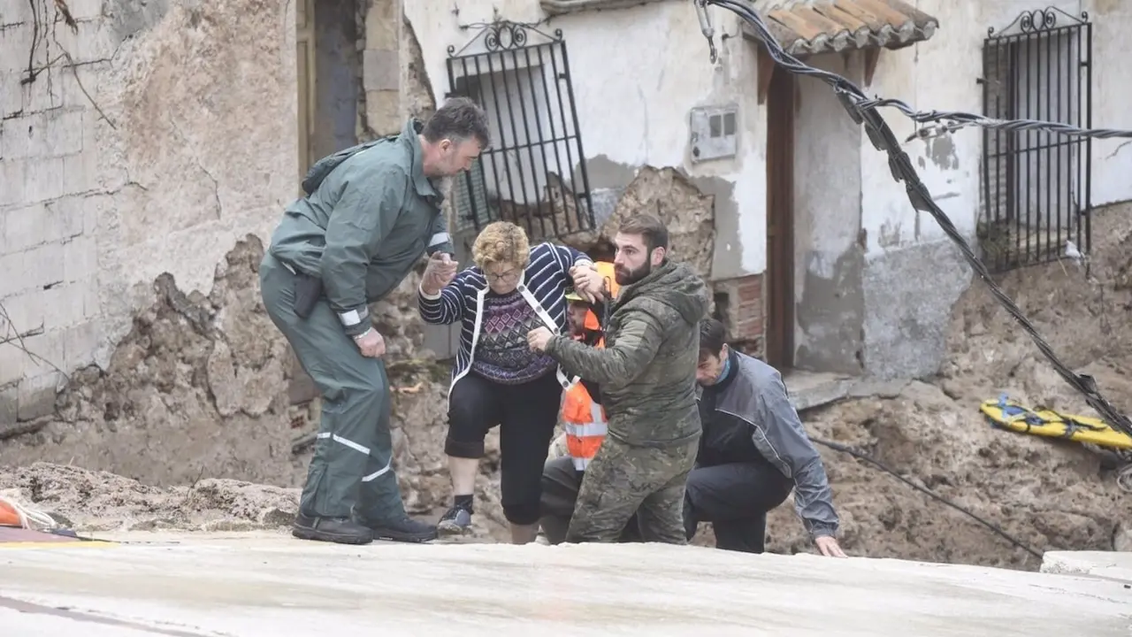 Servicios de Emergencias desplegados en el Meteocam rescatan a personas en Letur (Albacete) - Fotografía: EP