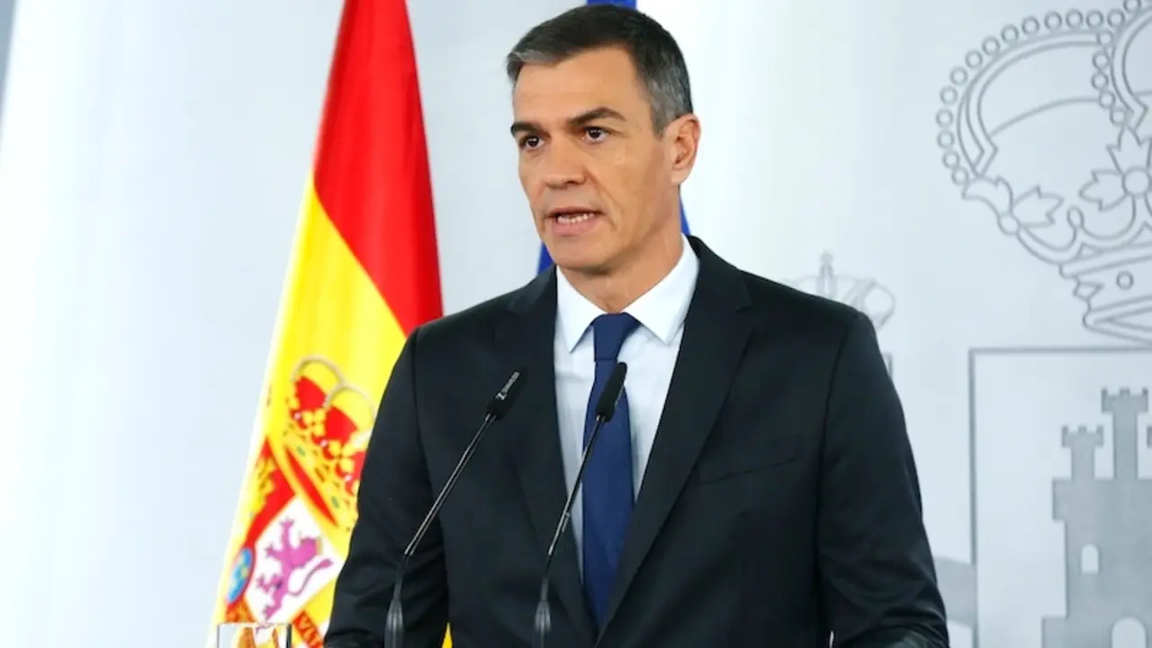 El presidente del Gobierno, Pedro Sánchez, durante la declaración institucional que ha ofrecido en Moncloa tras la DANA