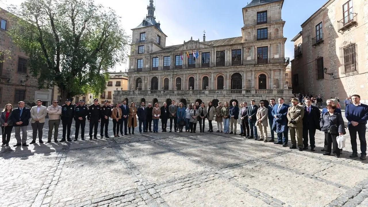 Ayuntamientos de Castilla-La Mancha guardan un minuto de silencio por los fallecidos de la DANA
