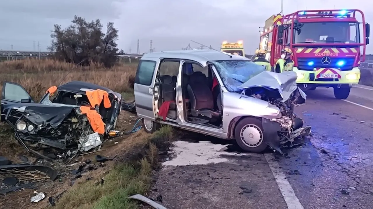 Dos heridos graves en una colisión frontal entre un turismo y una furgoneta en Villaseca de la Sagra (Toledo), accidente de tráfico, choque