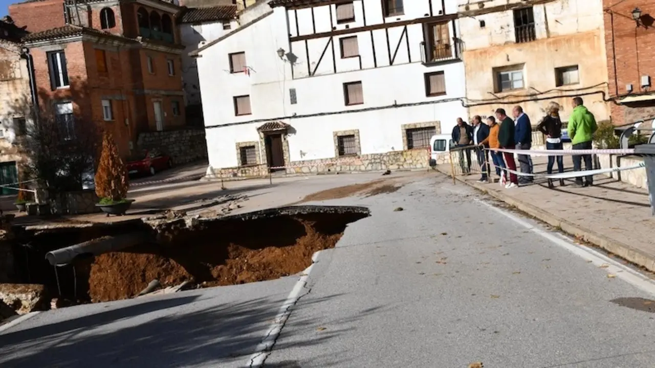 Castilla-La Mancha declara de emergencia la reparación de la CM-215 en Landete (Cuenca)