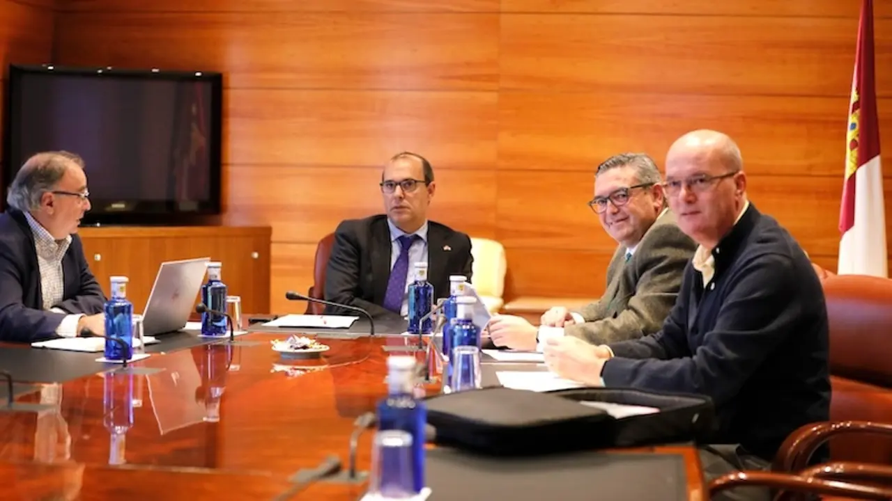 En la imagen un instante de la reunión de la Mesa de las Cortes de Castilla-La Mancha este jueves