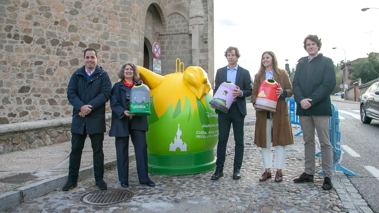 La consejera de Desarrollo Sostenible, Mercedes Gómez, ha presentado la nueva campaña de reciclaje de Ecovidrio en la región, con iglús tematizados por Disneyland París en todas las capitales de provincia