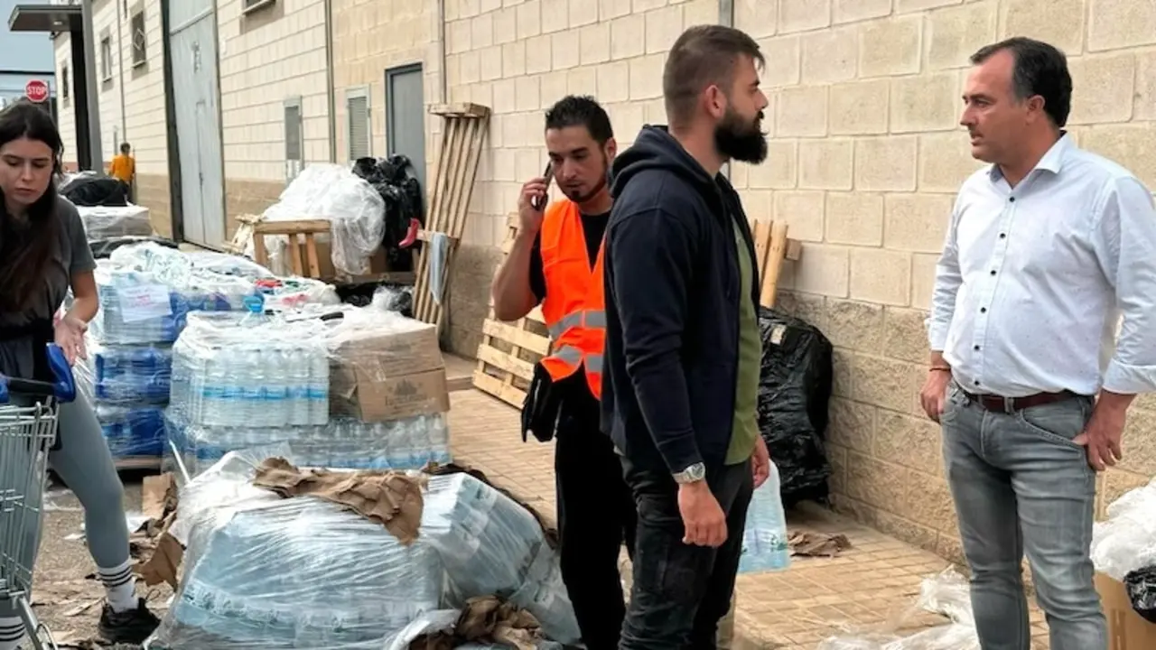 Vox Castilla-La Mancha distribuye 300 toneladas de ayuda en zonas afectadas por la dana en Valencia