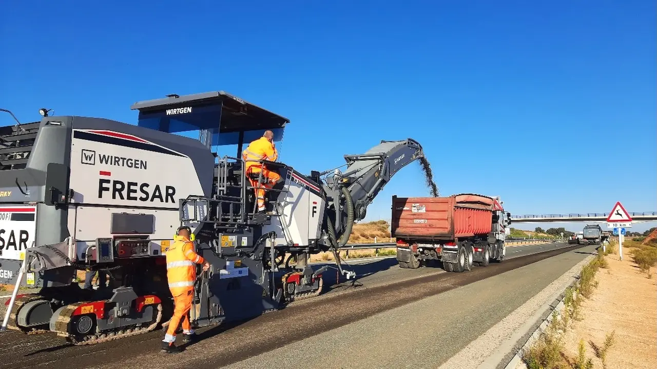 Transportes invierte 19,4 millones en rehabilitar dos carreteras de Castilla-La Mancha