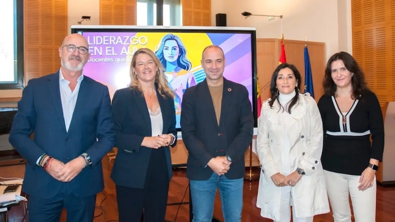 Fundación Globalcaja y Consejería de Educación forman a 68 docentes en liderazgo