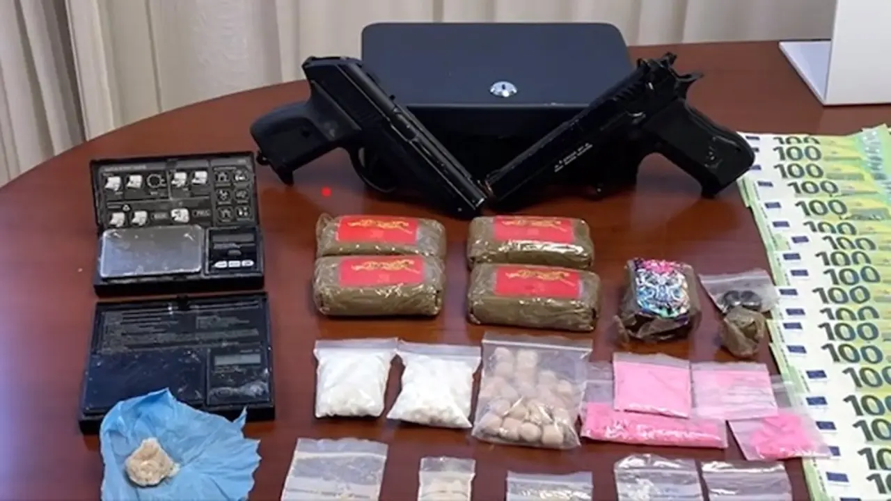 Cae un grupo que atracaba joyerías y tiendas de telefonía a punta de pistola