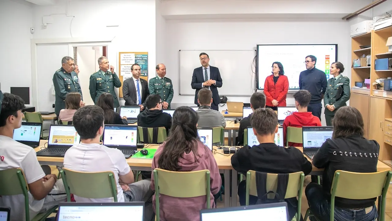 El consejero de Educación, Cultura y Deportes, Amador Pastor, ha asistido a la presentación de la Ciberliga en el IES 'Princesa Galiana' de Toledo