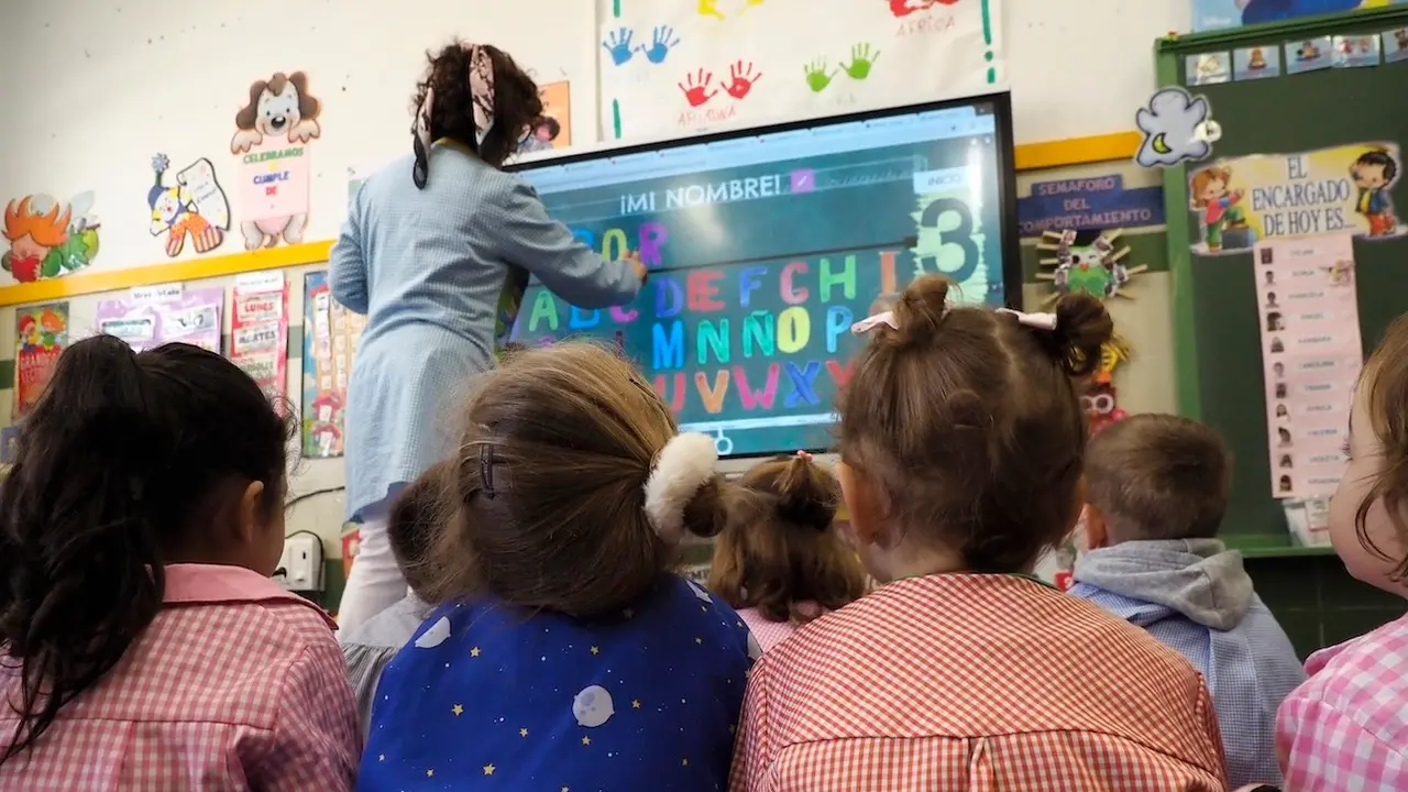 El Colegio Rural Agrupado (CRA) Ribera del Júcar de Valverde de Júcar (Cuenca) es uno de los centros de Castilla-La Mancha que acogen a niños afectados por la dana en la Comunidad Valenciana - EFE/Álvaro del Olmo