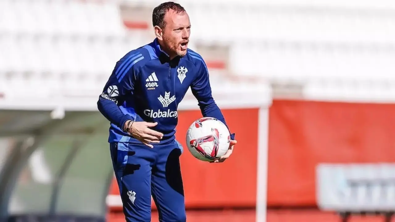 El entrenador del Albacete Balompié, Alberto González, admite que deben mejorar en la "faceta defensiva"