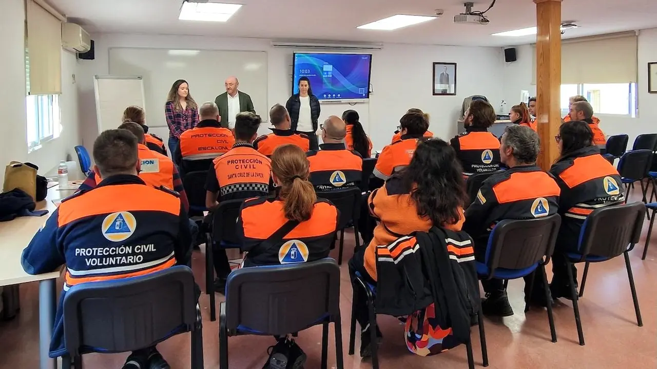 Más de 30 voluntarios de Protección Civil de Castilla-La Mancha se forman en el uso de los dispositivos informáticos y en técnicas de reanimación cardiopulmonar