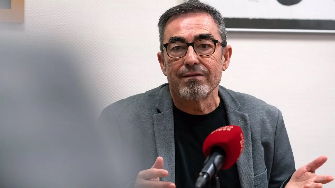 El secretario general de CCOO en Castilla-La Mancha, Paco de la Rosa, en un momento de la entrevista - EP/Juan Moreno