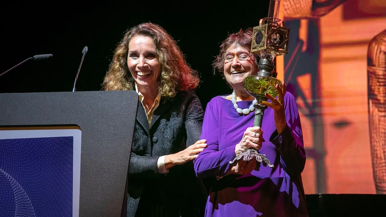 Ana Belén entrega el Premio Alice Guy a Julieta Serrano en la clausura del Festival CiBRA este sábado en el Palacio de Congresos 'El Greco' de Toledo
