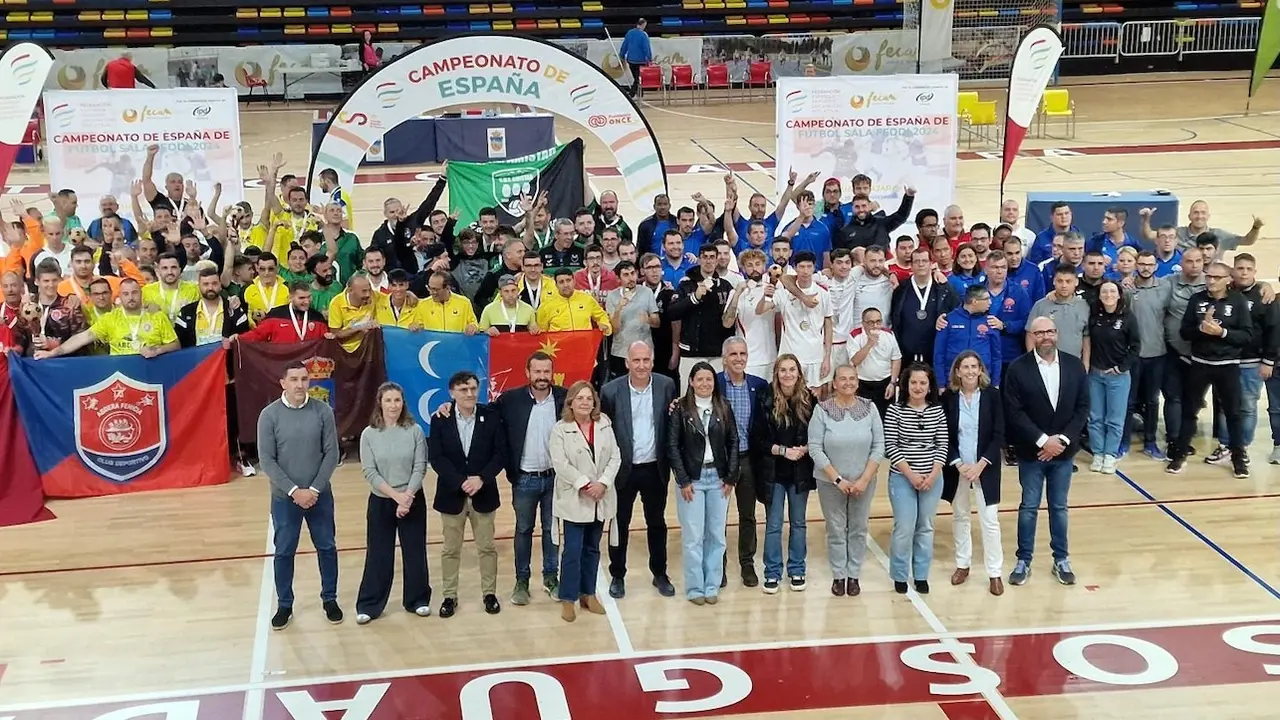 La consejera de Bienestar Social de Castilla-La Mancha, Bárbara García Torijano, ha visitado el Campeonato de España de Fútbol Sala para personas con discapacidad intelectual celebrado en Guadalajara