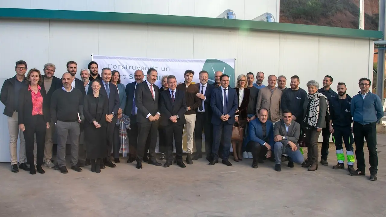 El presidente de Castilla-La Mancha, Emiliano García-Page, ha inaugurado en Cuenca la central térmica de la Red de Calor de REBI