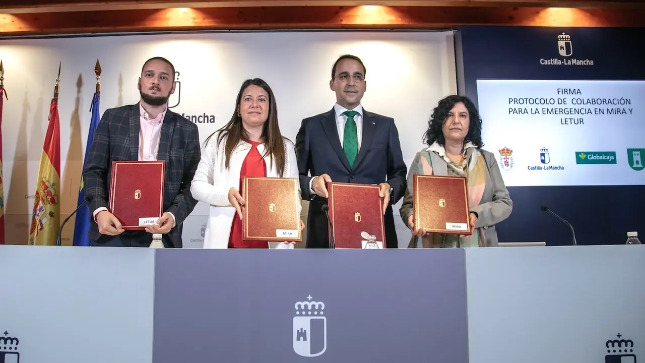 La consejera de Bienestar Social, Bárbara García Torijano, ha firmado Protocolos de Colaboración en Emergencia entre la Consejería de Bienestar Social, Globalcaja y los Ayuntamientos de Letur (Albacete) y Mira (Cuenca)
