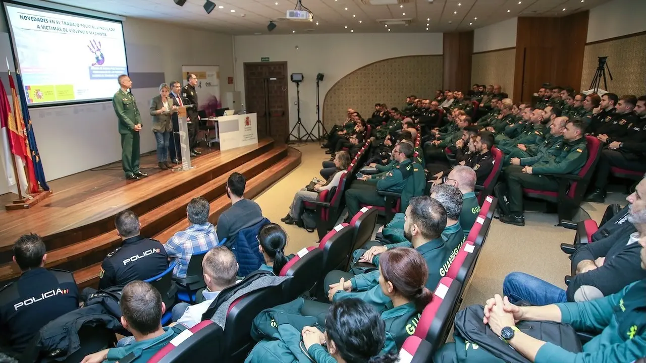 Agentes de las Fuerzas y Cuerpos de Seguridad del Estado reciben en Toledo formación sobre violencia de género