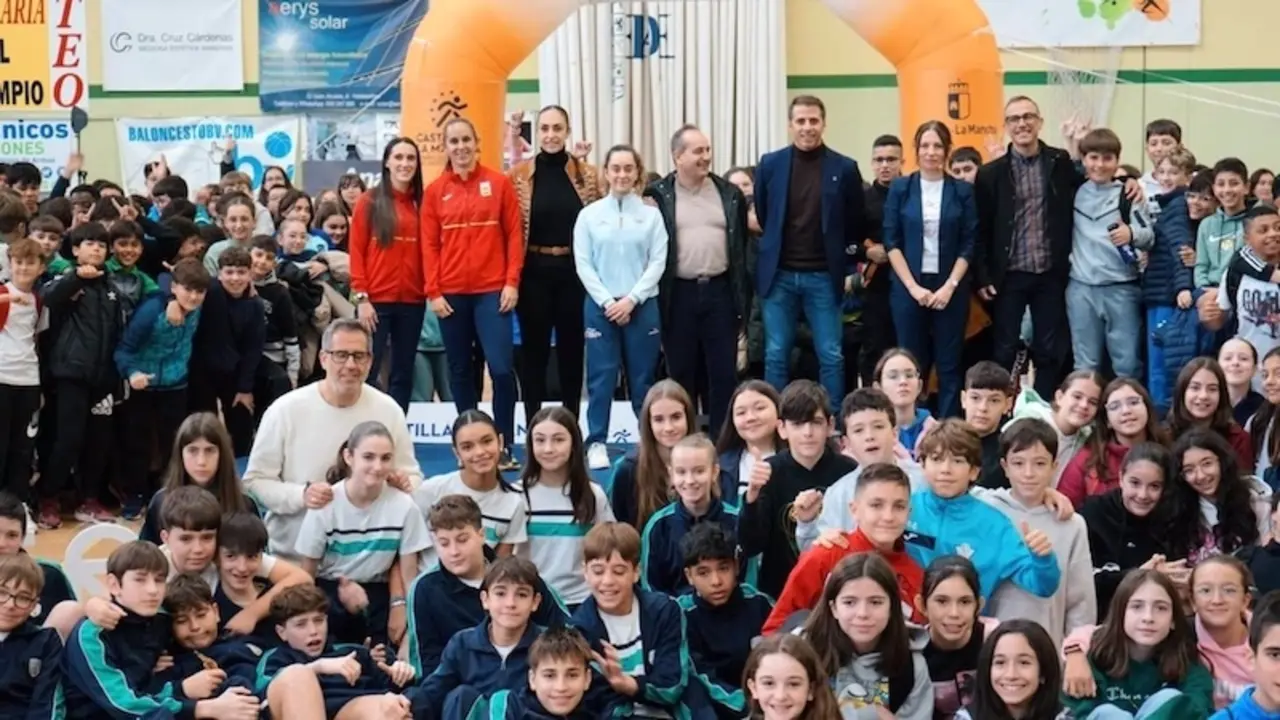 Unos 300 estudiantes asisten al evento de deporte femenino 'Somos Poderosas'