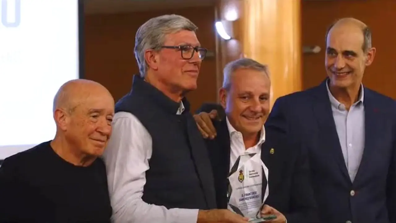 La Federación de Balonmano reconoce al profesor de la UCLM Paco Sánchez