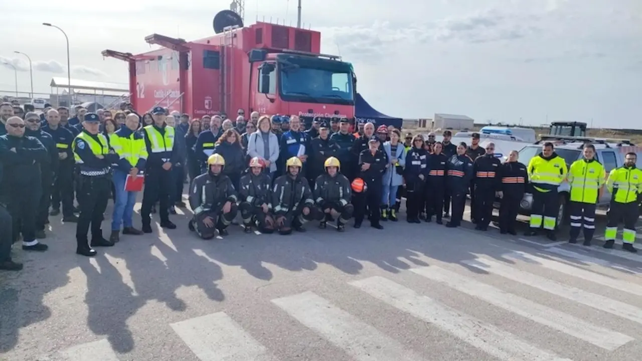 Mas de 70 efectivos participan en un simulacro en una planta termosolar de Alcázar de San Juan (Ciudad Real)