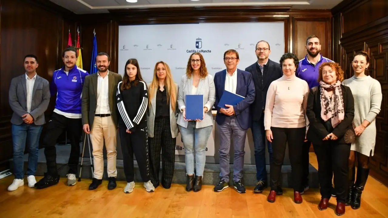 El club Balonmano Guadalajara se suma al convenio contra la violencia machista