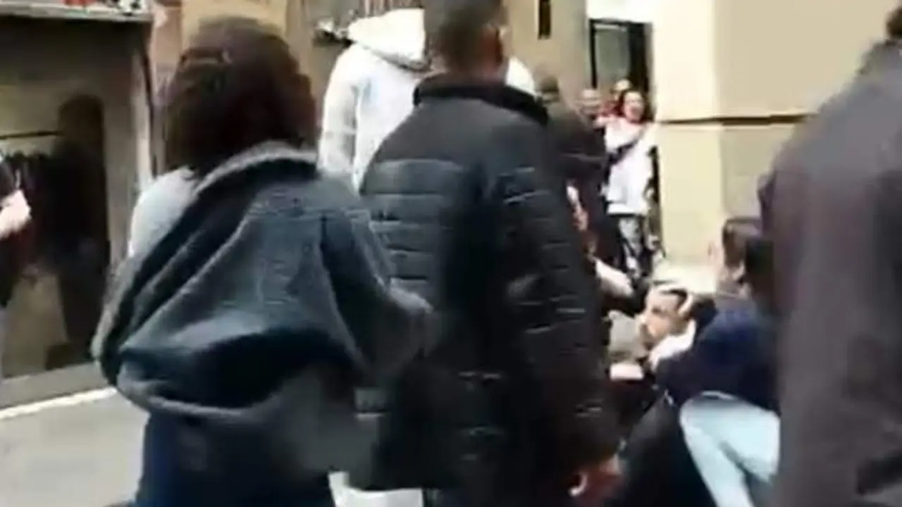 VIDEO. Apuñalado en el cuello en una pelea: un detenido y buscan a más implicados
