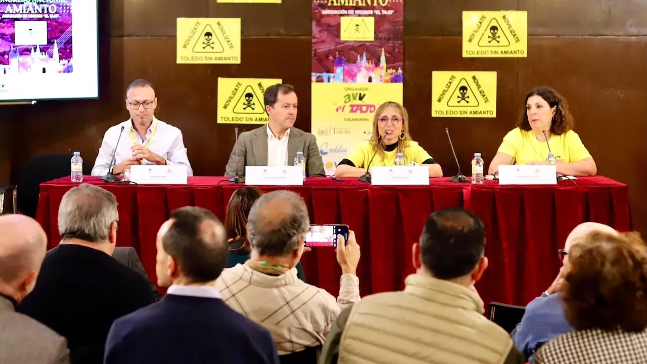 El alcalde de Toledo, Carlos Velázquez, en el Congreso Nacional sobre el Amianto celebrado este sábado en la capital regional