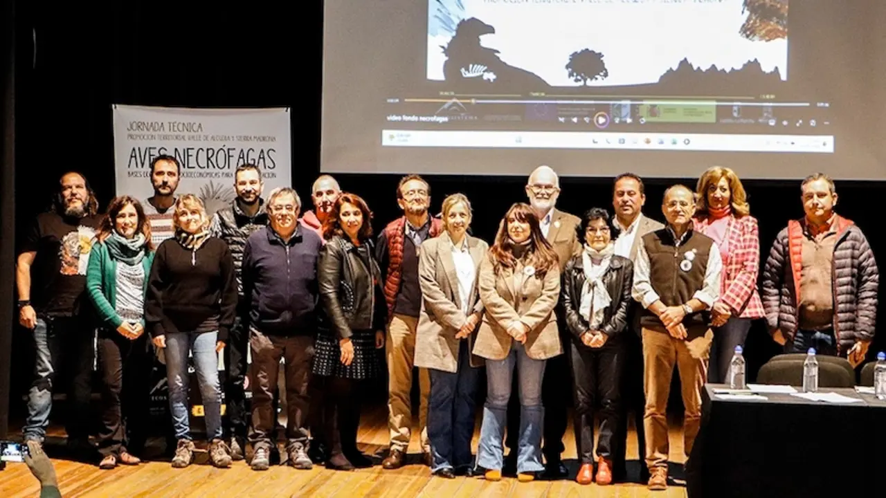 Prestigiosos expertos abordan los retos de conservación de las aves necrófagas