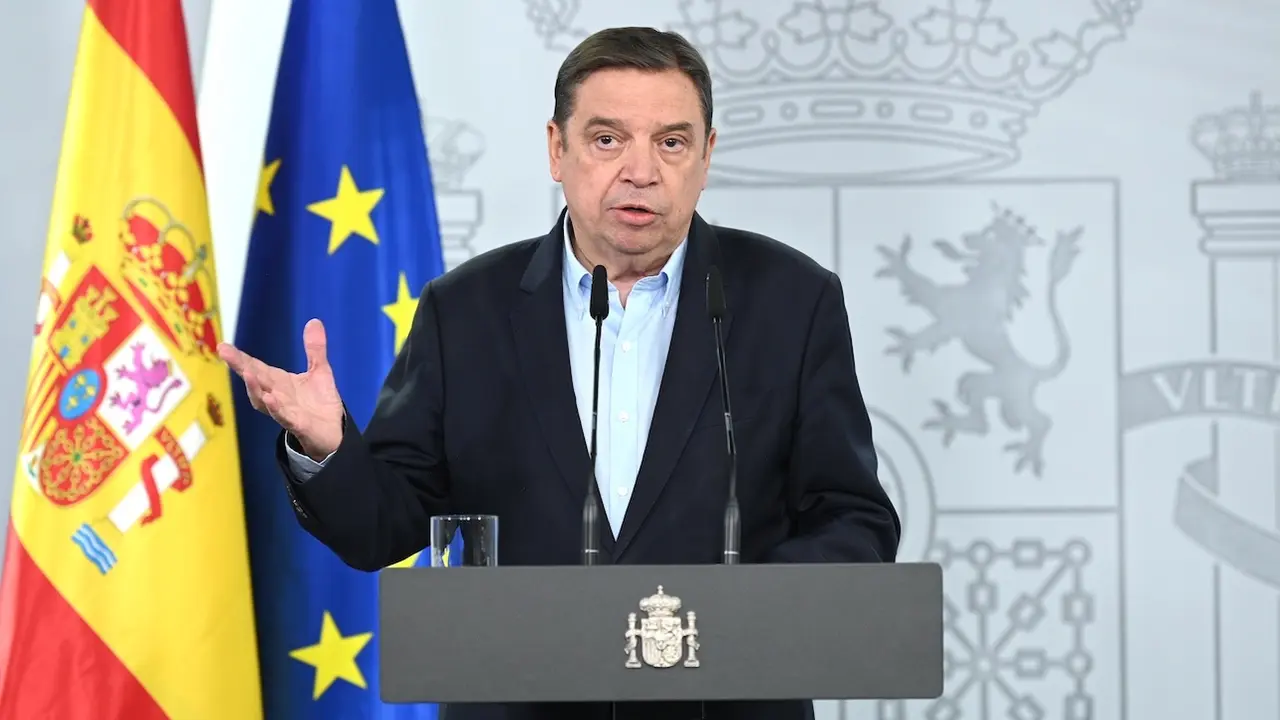 El ministro de Agricultura, Pesca y Alimentación, Luis Planas, en rueda de prensa este domingo en Moncloa tras la reunión del comité de crisis de la dana que ha presidido el presidente del Gobierno, Pedro Sánchez