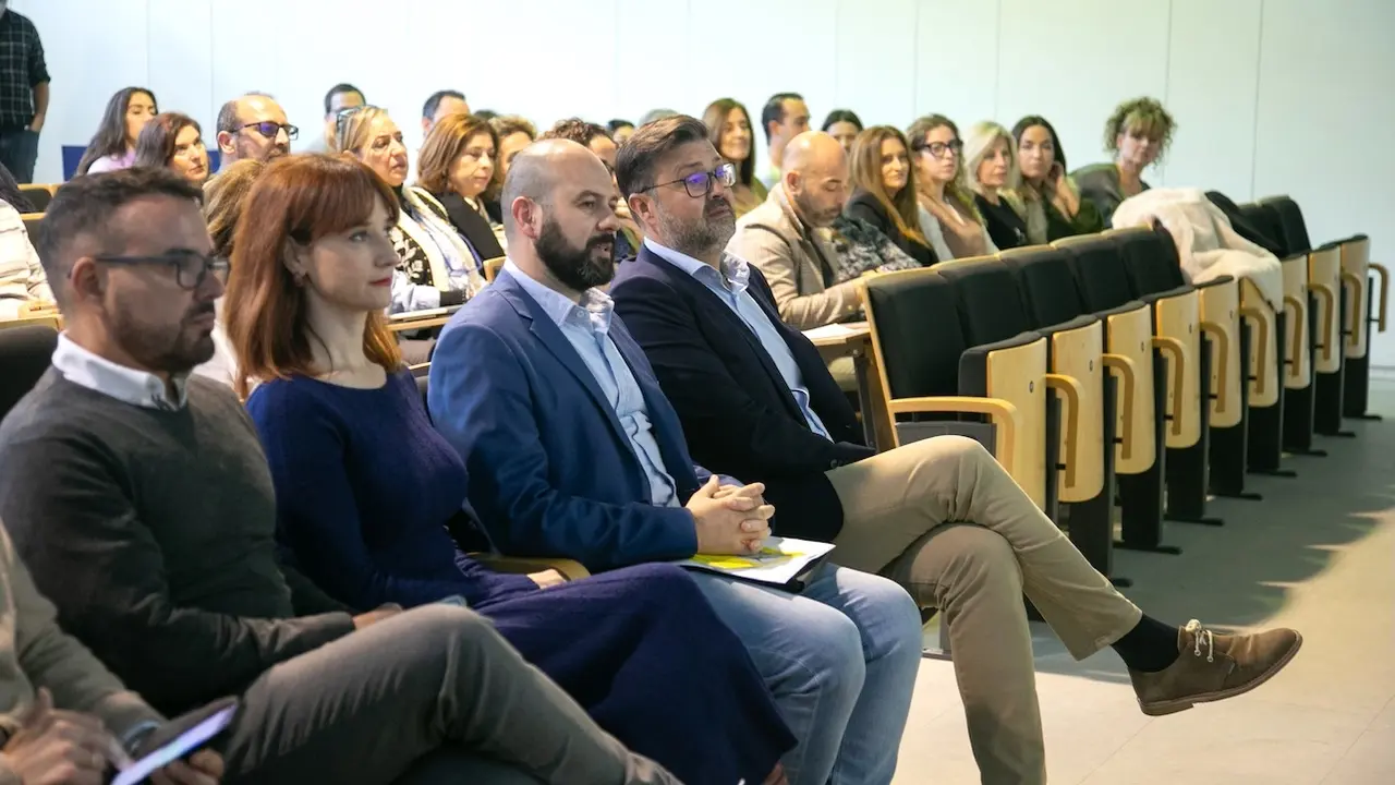 El consejero de Educación, Cultura y Deportes, Amador Pastor, ha asistido al primer encuentro regional de equipos directivos ´Liderazgo educativo: desafíos y oportunidades´ que se ha celebrado en el Aula Magna del campus de la Fábrica de Armas de la Universidad de Castilla-La Mancha