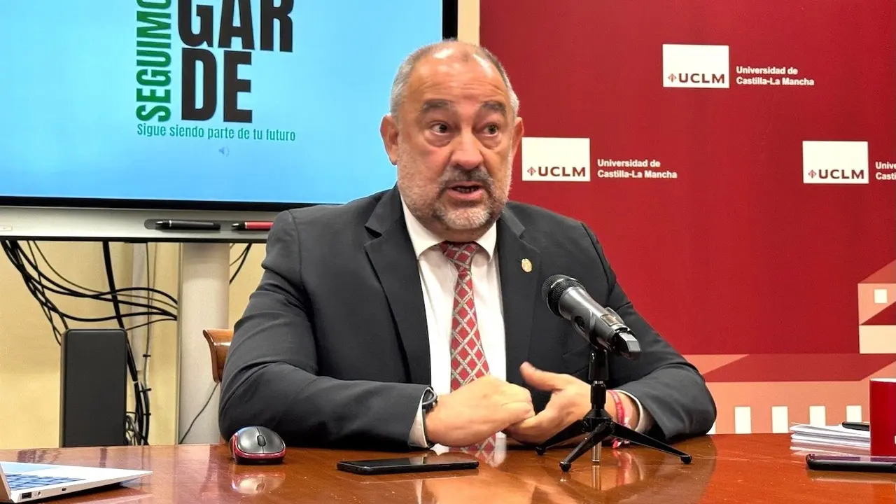 El rector de la UCLM y candidato a la reelección, Julián Garde, ha presentado sus propuestas para su nuevo mandato al frente de la institución