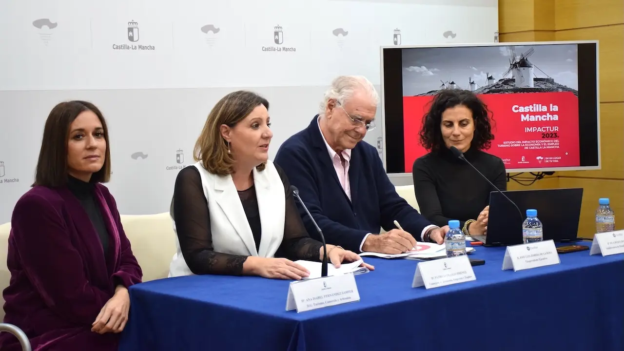 La consejera de Economía, Empresas y Empleo, Patricia Franco, ha presentado los resultados del informe Impactur en Castilla-La Mancha, elaborado por Exceltur